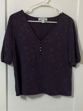 Amour Vert Deep Plum V-Neck Button-Front Blouse with floral detail, size small